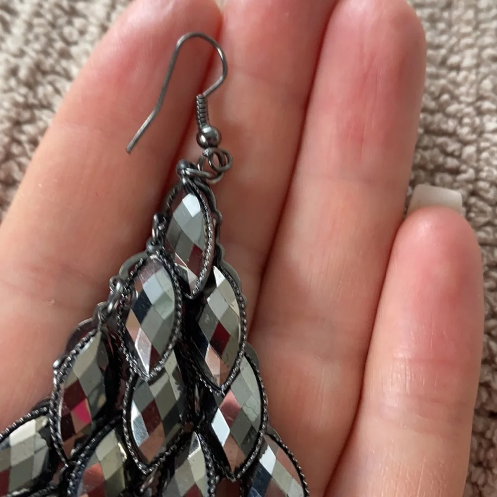 Beautiful earrings 🎀 - Picture 3 of 3